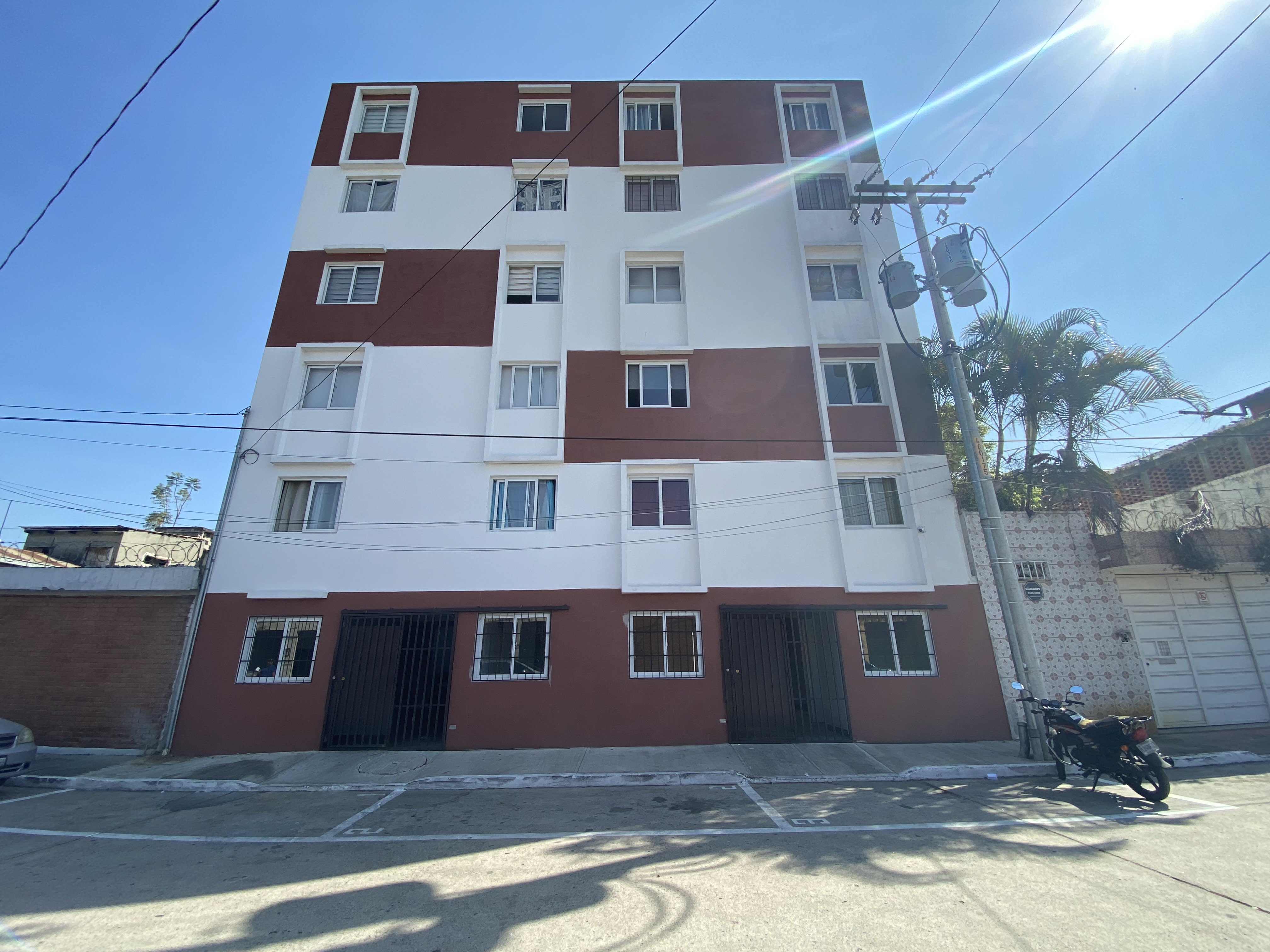 Foto de APARTAMENTO EN VENTA - ZONA 1, AVENIDA DE LOS ÁRBOLES