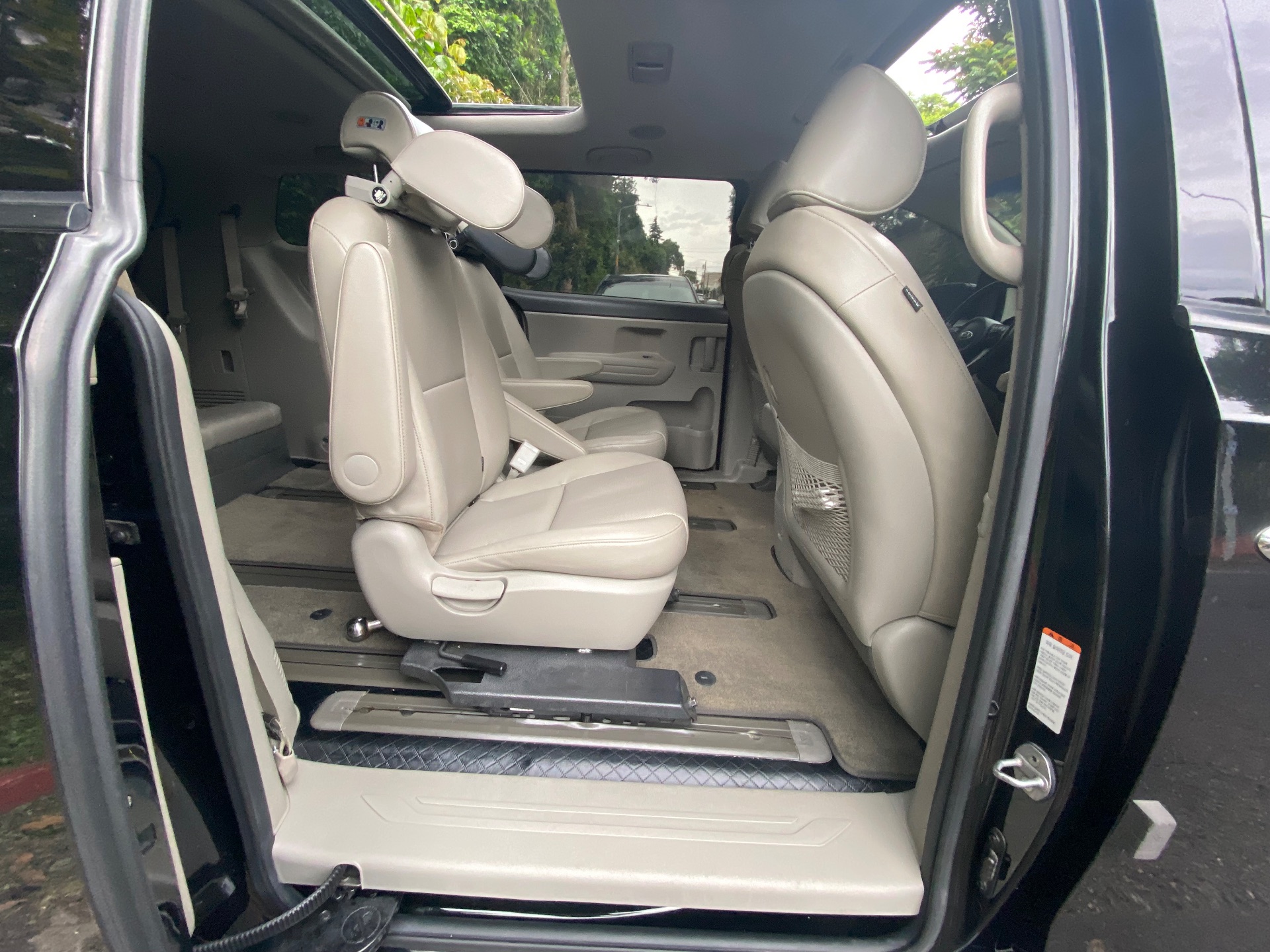 Miniatura 11 de Kia Carnival 2016