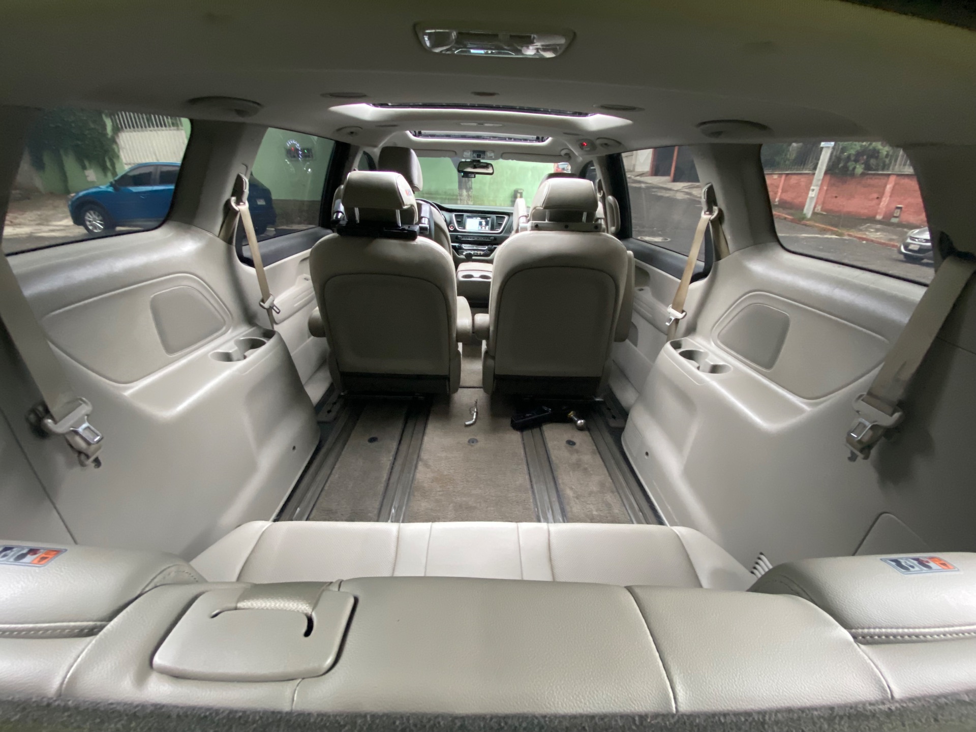 Miniatura 13 de Kia Carnival 2016